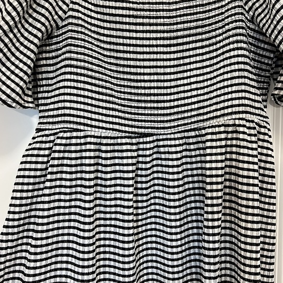 Thyme Maternity Dress - size medium - Picture 3 of 8